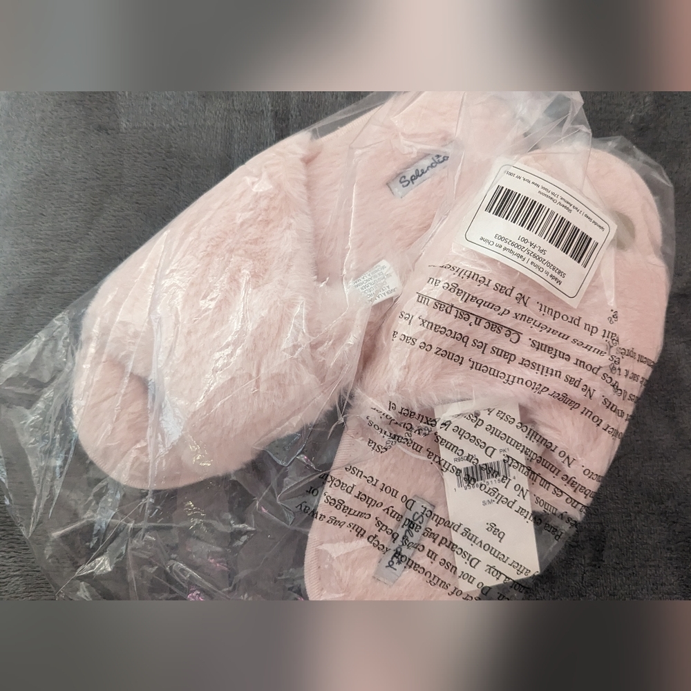 Splendid Cross Slide Slippers NWT (S/M)